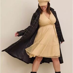 Torrid Knee-length A-line gold glitter holiday NWT Tiered dress pockets+stretch